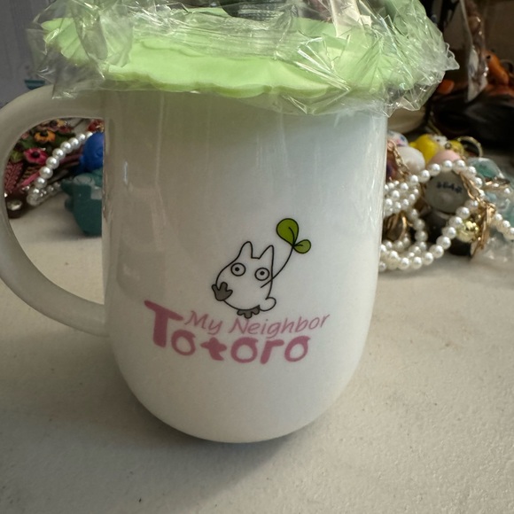 Totoro large mug with lid - Picture 3 of 4